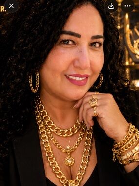 Meet your Posher, Kikaqueen